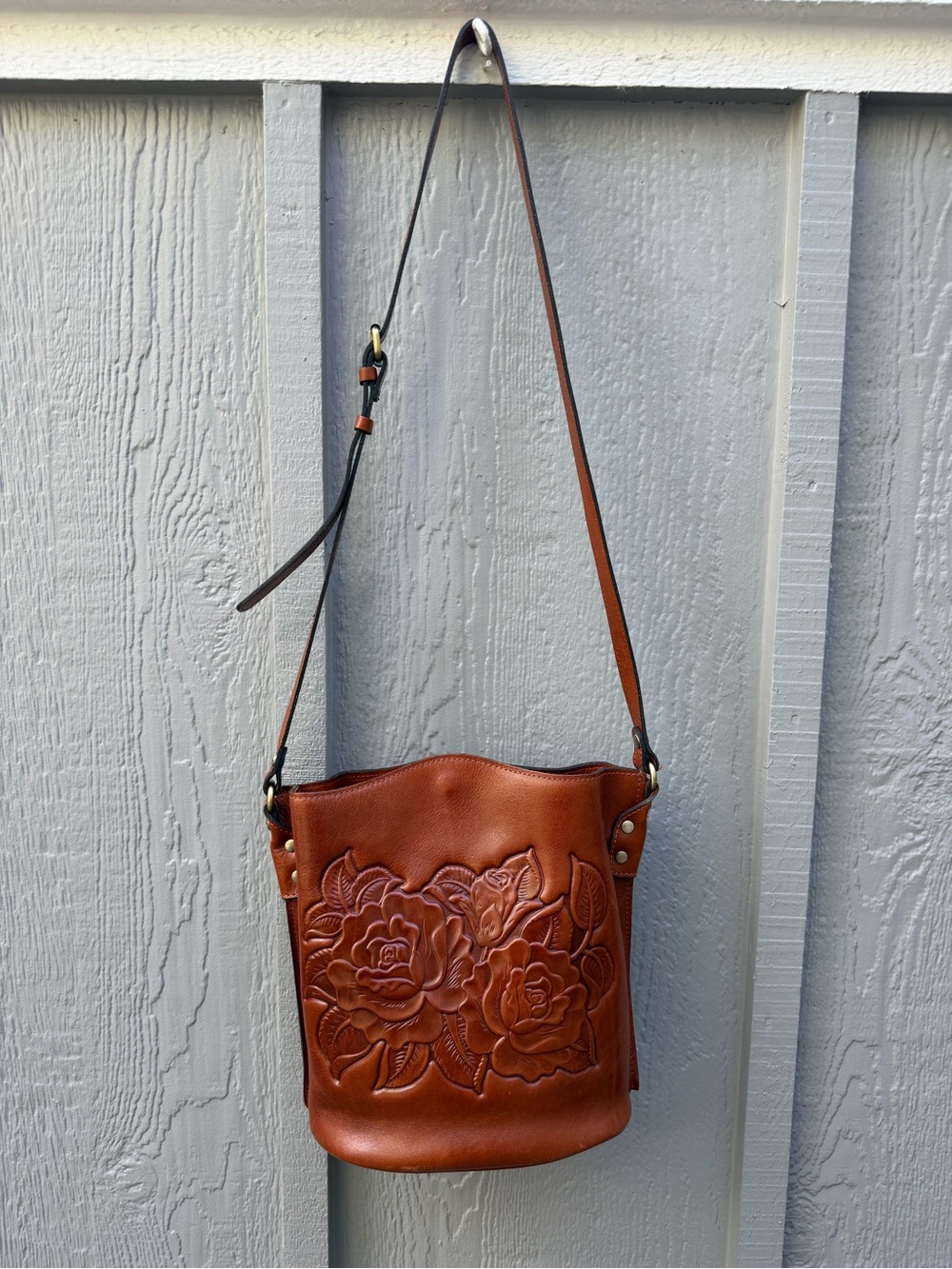 Patricia Nash Lavello Rose Tooled English Tan Leather Crossbody Bucket Purse Bag